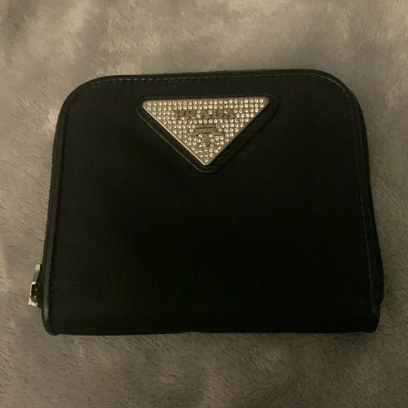 Prada wallet - Picture 1 of 6
